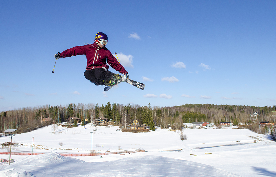 Freestyle sopii monen tasoisille ja kaiken ikäisille laskijoille. Näyttäviäkin temppuja on helppo oppia.