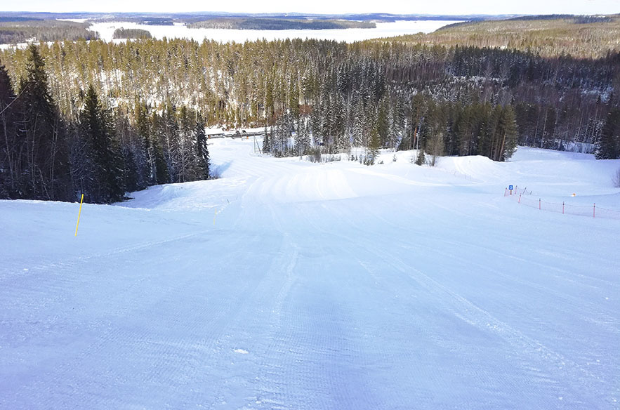 Myös Pääskyvuoren rinteet on hyvässä kunnossa vielä pääsiäisenäkin ja sääennuste lupaa Heinävedelle aurinkoa.