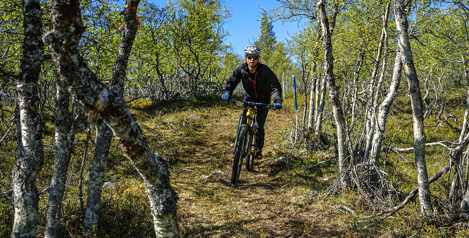 Bike park Saariselän reiteillä on pyritty hyödyntämään maaston luonnollisia muotoja.