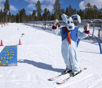 Werneri on ehkäpä maailman hauskin hiihdonopettaja. Werneri-hiihtokoulut ovat konseptiltaan yhtenäisiä ympäri Suomea.