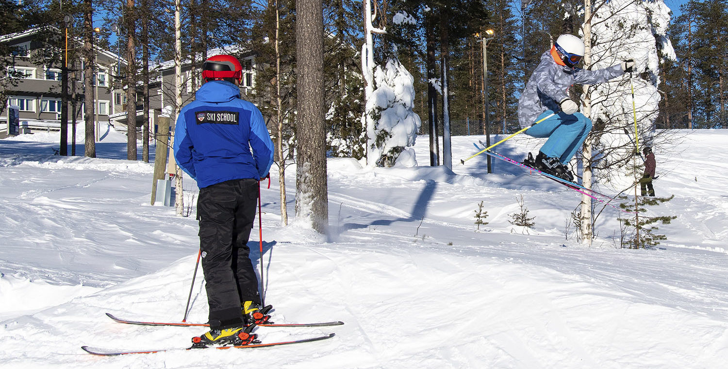 Werneri-hiihtokoulu johdattaa aivan alkeista monipuoliseksi laskettelijaksi asti.