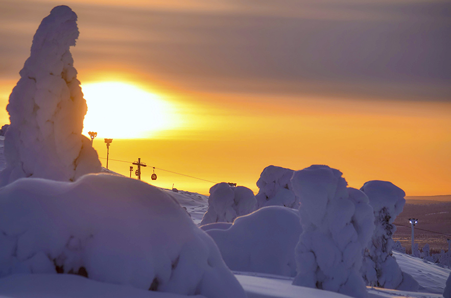 Myös Levillä alkukausi on ollut häikäisevän kaunis. Gondolin siluetti ikuistettiin 27. marraskuuta 2019.