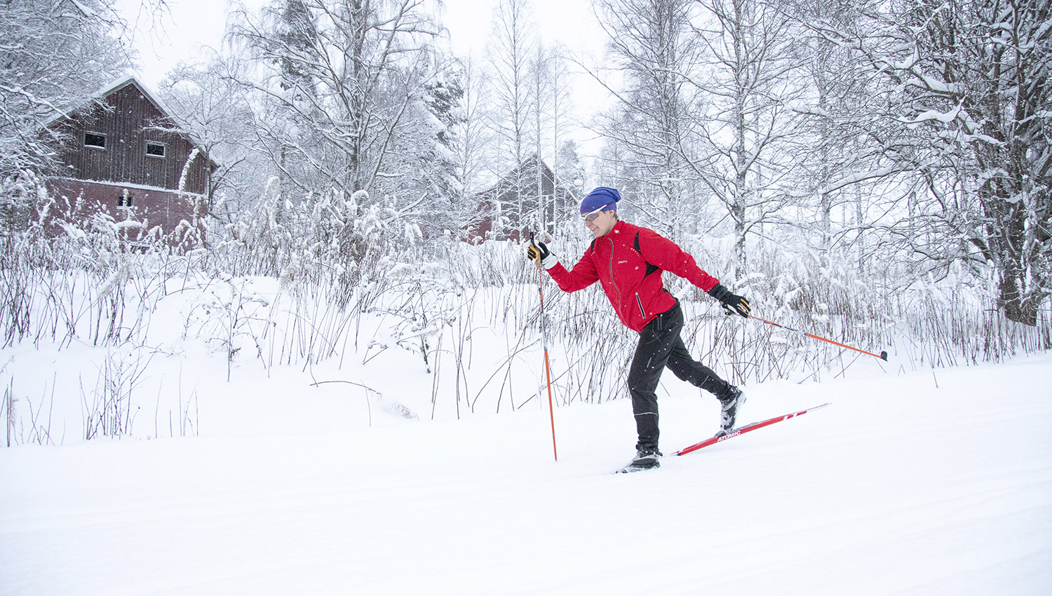 Oikean pituiset maastohiihtosauvat auttavat ergonomisen hiihtoasennon löytymisessä.