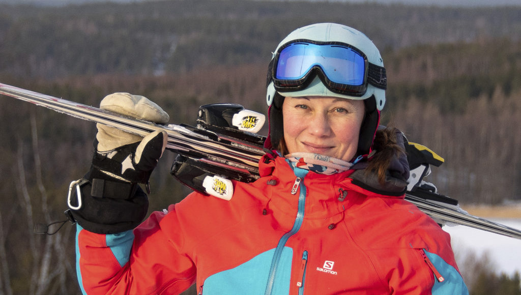 Suksikaupassa kannatta valita sopivin, muistuttaa hiihdonopettaja Teija Uurinmäki.