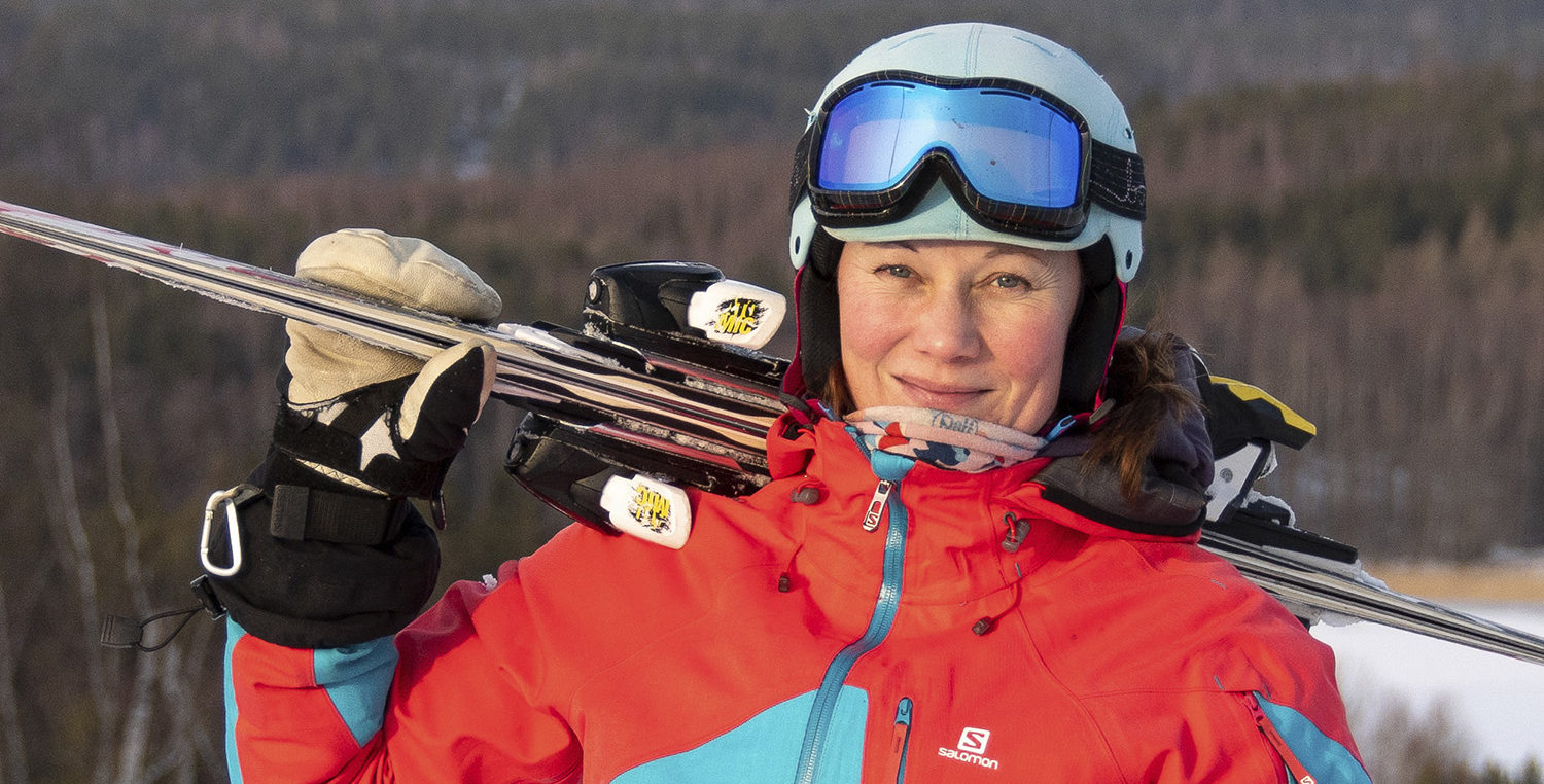 Suksikaupassa kannatta valita sopivin, muistuttaa hiihdonopettaja Teija Uurinmäki.