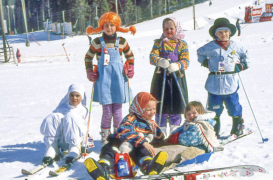 Vanha pääsiäiskuva osoittaa, että Himoksella on aina ymmärretty karnevaalitunnelman päälle. Myös vappukarnevaalilla on Himoksessa jo vuosien perinne.