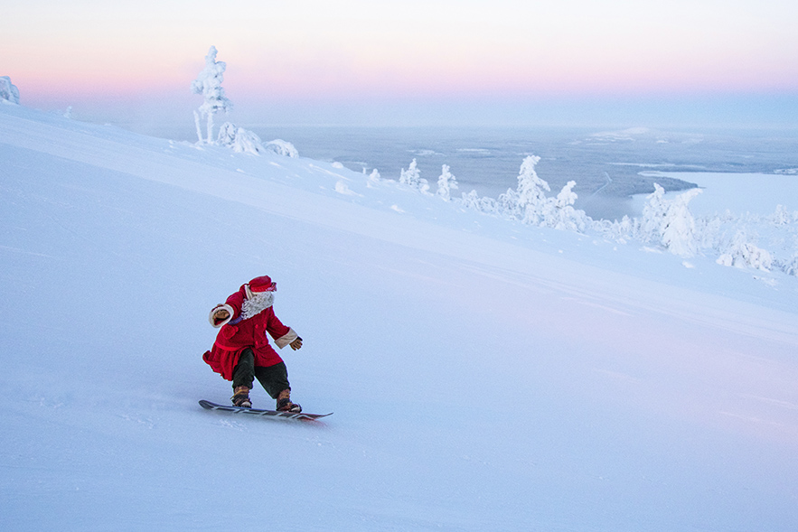 Pukki lämmittelemässä Pyhän rinteillä pitkää retkeä varten juuri ennen vuoden 2018 jouluaattoa.