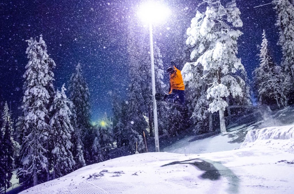 Perfekte Bedingungen für Winterspaß auch an dunklen Tagen.