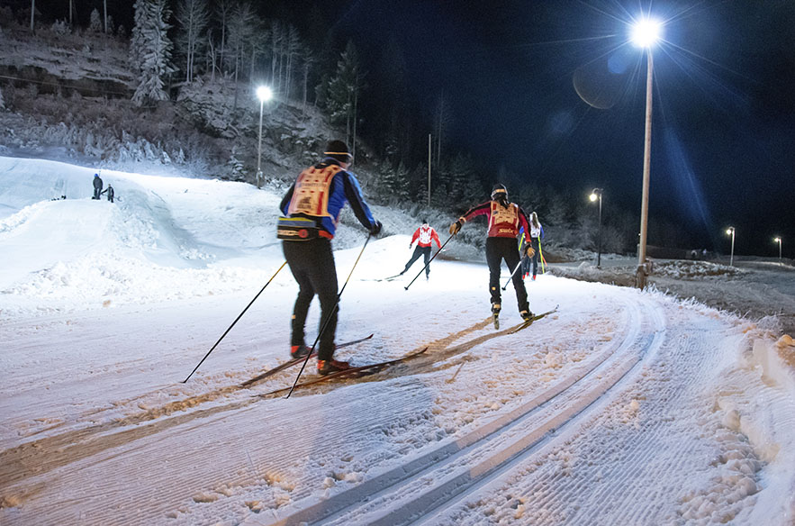 Vihdissä on tunnetusti pitkä kausi. Rinteiden lisäksi Vihdissä pääsee varhain myös ladulle.