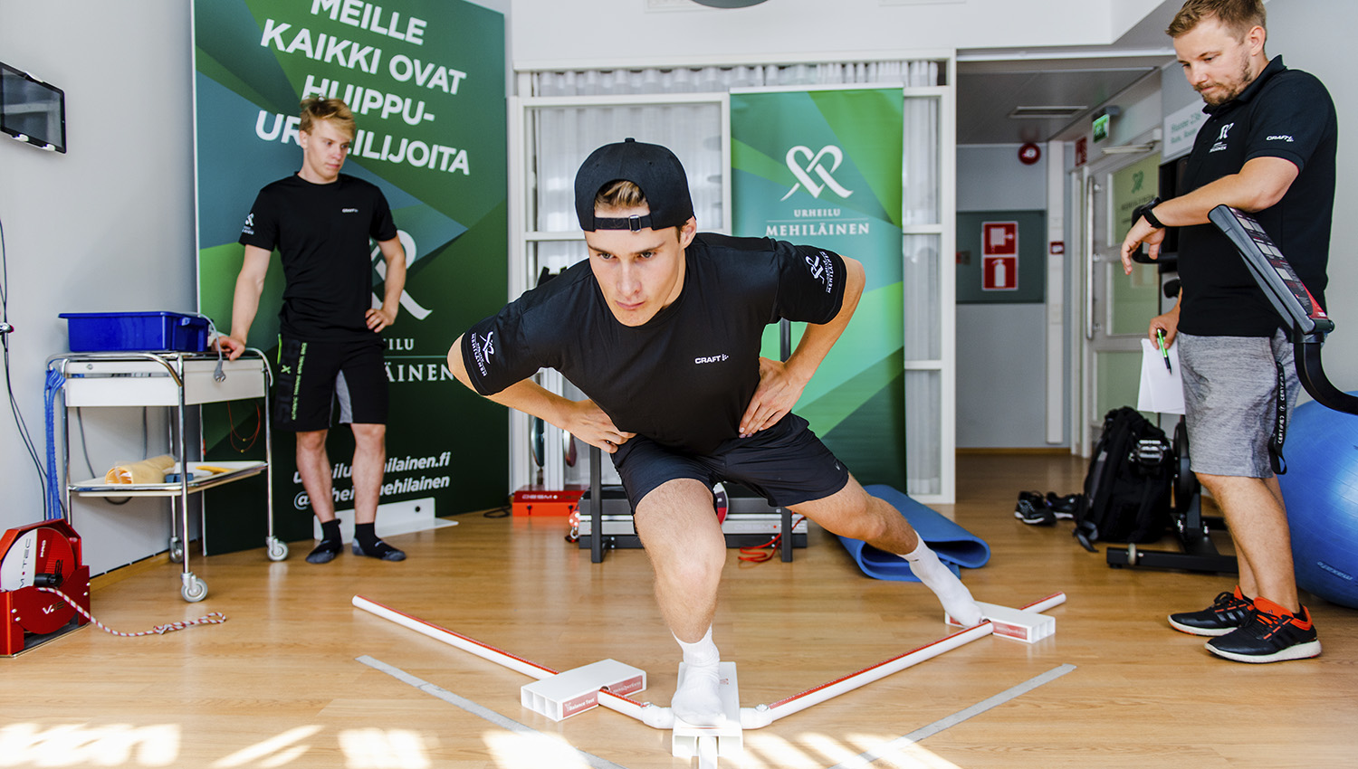 Testaamalla löytyy laskijan ongelmakohdat. Kuvan y-balance -testillä mitataan kehon toiminnallista symmetriaa ja hallintaa. Lisäksi se selvittää liikeratojen mahdolliset puolierot.