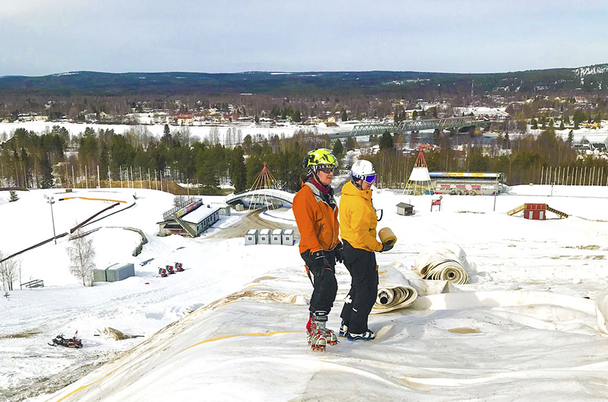 Ounasvaaralla kesä voi tulla: lumivarastot on jo peitelty. 