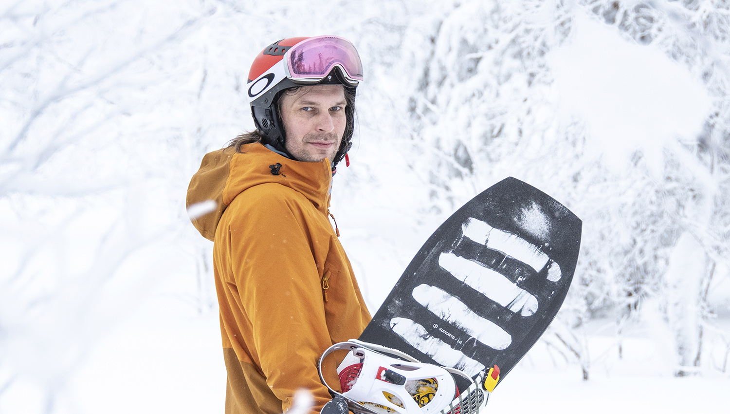 Laskukauden jälkeen välineille kannattaa tehdä pieni keväthuolto. Ski Garagen Jani Rasinkangas kertoo neljä helppoa ja toimivaa välineiden keväthuolto- ja kesäsäilytysvinkkiä.
