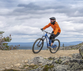 Yli neljä kilometriä pitkä Levi Village Trail on yksi kesän 2020 kiinostavimpia pyöräilyuutuuksia.