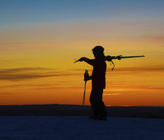 Joskus kuulee sanottavan, että vaikeinta telemarkissa on välineiden hankinta.