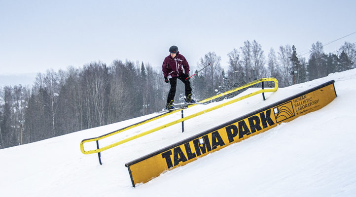 Talman uudistunut parkki on maineikkaan Schneesternin käsialaa. Uutukaista koelaskemassa Talman hiihtokoulun johtaja Aleksi Vesimäki.