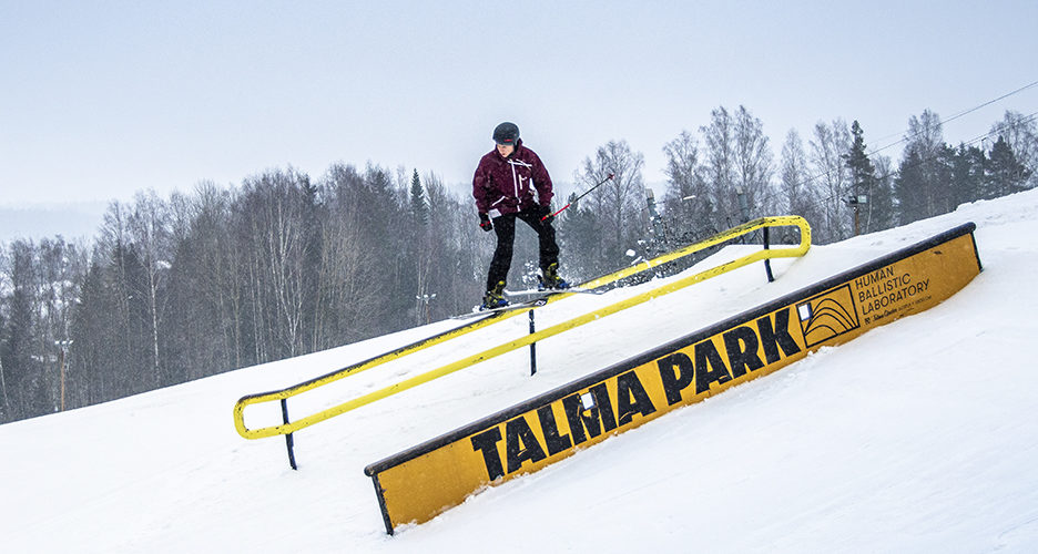 Talman uudistunut parkki on maineikkaan Schneesternin käsialaa. Uutukaista koelaskemassa Talman hiihtokoulun johtaja Aleksi Vesimäki.