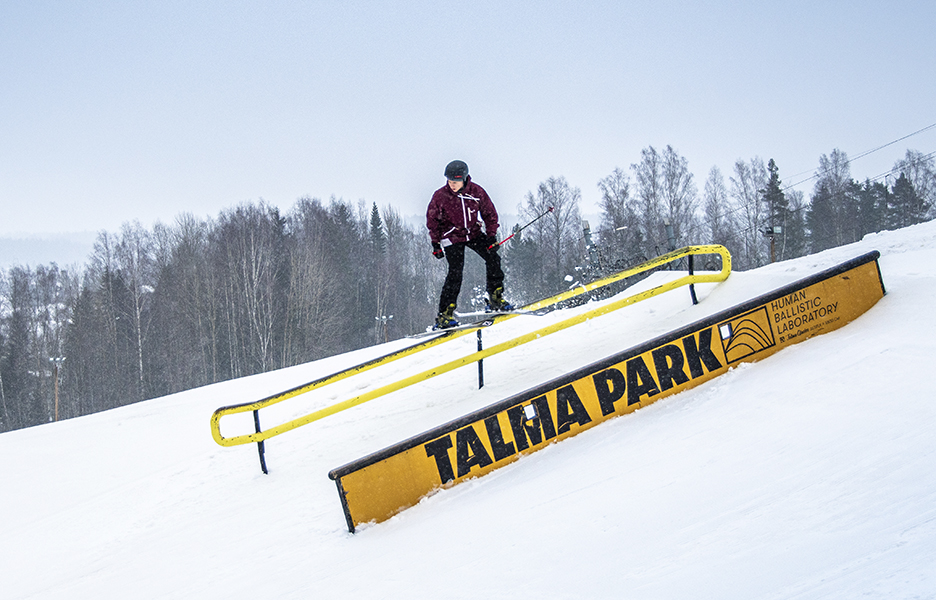 Talman uudistunut parkki on maineikkaan Schneesternin käsialaa. Uutukaista koelaskemassa Talman hiihtokoulun johtaja Aleksi Vesimäki.