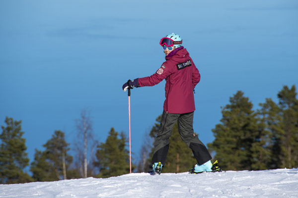 Muista turvavälit myös ulkona liikuttaessa!