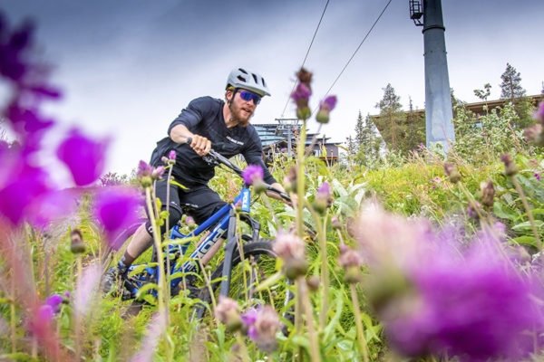 Merkkipäivää viettää: Levi Bike Park 15 vuotta. Juhlan kunniaksi kesällä 2021 tarjolla on hienoja reittejä ja monipuolisia tapahtumia.