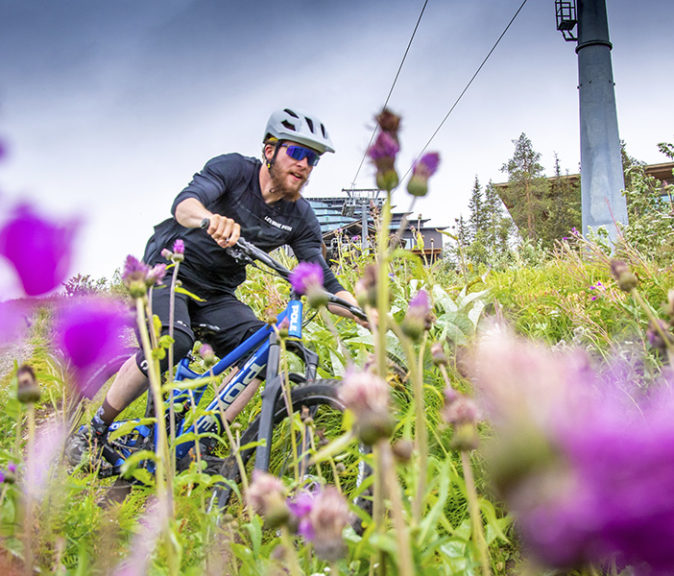 Merkkipäivää viettää: Levi Bike Park 15 vuotta. Juhlan kunniaksi kesällä 2021 tarjolla on hienoja reittejä ja monipuolisia tapahtumia.