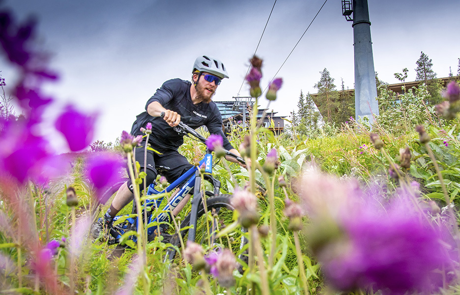 Merkkipäivää viettää: Levi Bike Park 15 vuotta. Juhlan kunniaksi kesällä 2021 tarjolla on hienoja reittejä ja monipuolisia tapahtumia.