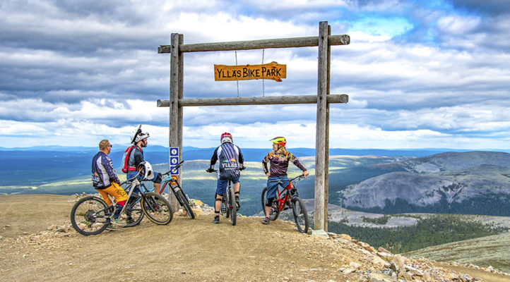 Ylläs bike parkin huipulta on upeat maisemat. Laskettavaa gondolin yläasemalta on parhaimmillaan lähes neljä kilometriä.