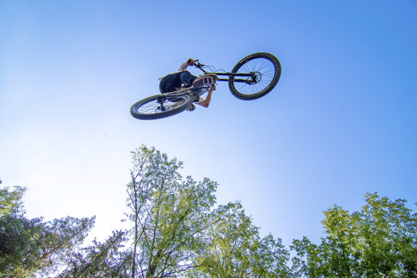 ”Jokainen voi itse vaikuttaa riskeihin ja niiden toteutumiseen”, muistuttaa bikepark-ohjaajien kouluttaja AP Laiho.