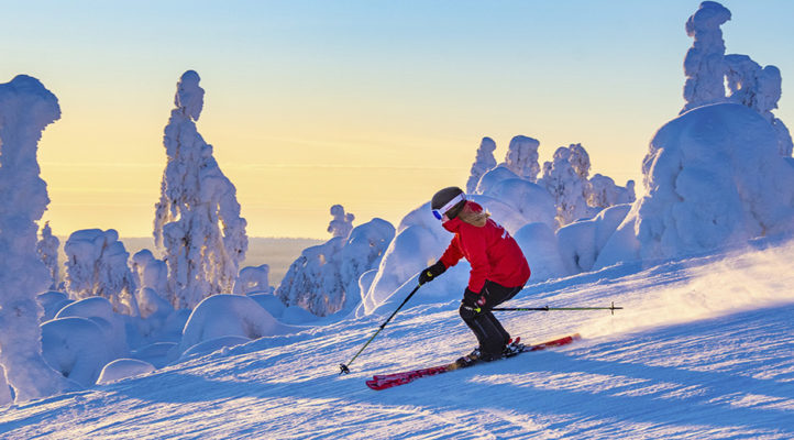 Kahden tunturin Saariselkä on Suomen pohjoisin laskettelukeskus.