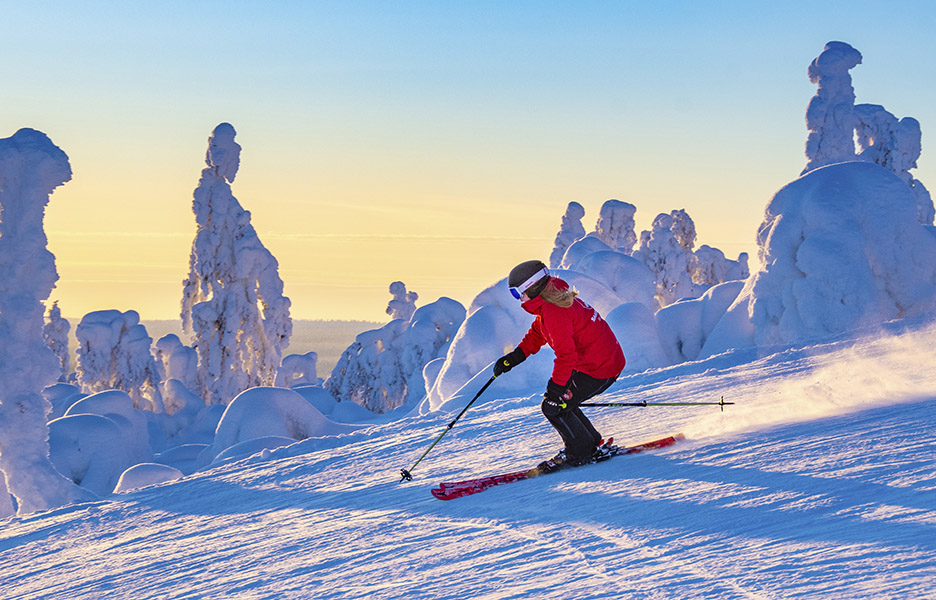 Kahden tunturin Saariselkä on Suomen pohjoisin laskettelukeskus.