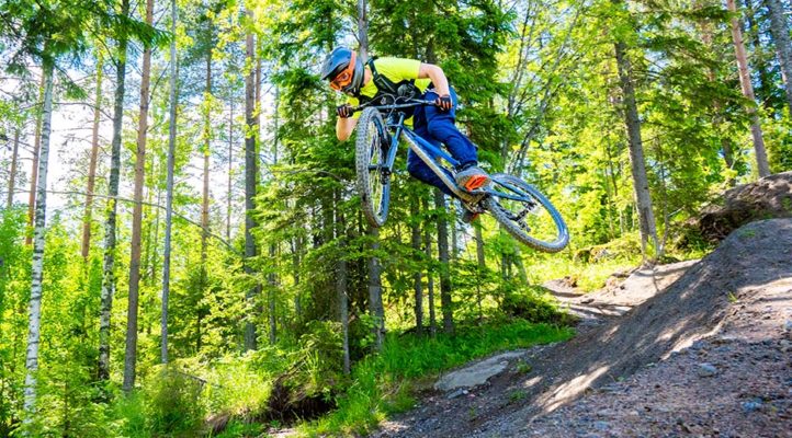 Laajiksen Alfa- ja Omega-reittien monipuolisuus innostaa ajamaan. Saman reitin voi ajaa vauhdikkaasti ilmakylvyistä nauttien tai tukevasti renkaat maassa.