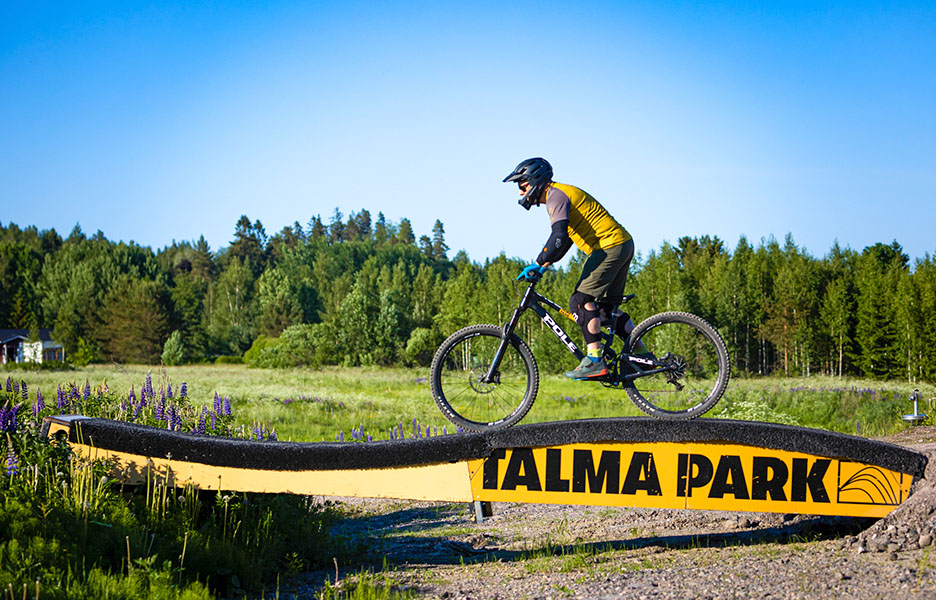 Talma bike parkin erikoisuus on talvesta tutut elementit.