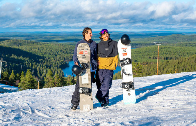Rento fiilis ja hyvä meininki ovat Suomen lumilautamaajoukkueen tavaramerkkejä. Myös tältä osin Mikko Rehnberg (kuvassa vasemmalla) ja Kalle Järvilehto jatkavat perinnettä.