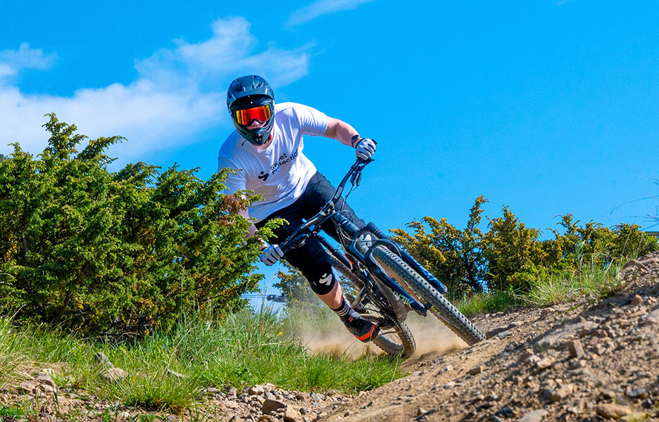 Hyvin suojaava, mukava ja tuulettuva kypärä on ehdoton varuste bike park -ajoon.