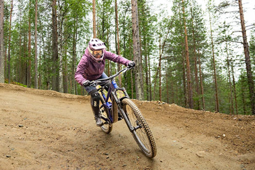 Tanja Poutiainen-Rinne viihtyy alamäessä myös kesällä - Ski.fi