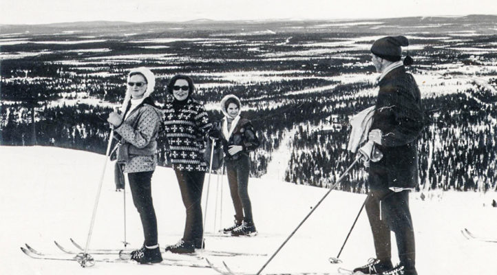 Sirkan kylässä sijaitsevalla Levitunturilla avattiin vuonna 1964 Eturinteen alueella pujottelurinne ja kapulahissi. Levin kehitys kansainväliseksi talvimatkailukeskukseksi oli alkanut. Kuva: Levi Ski Resort