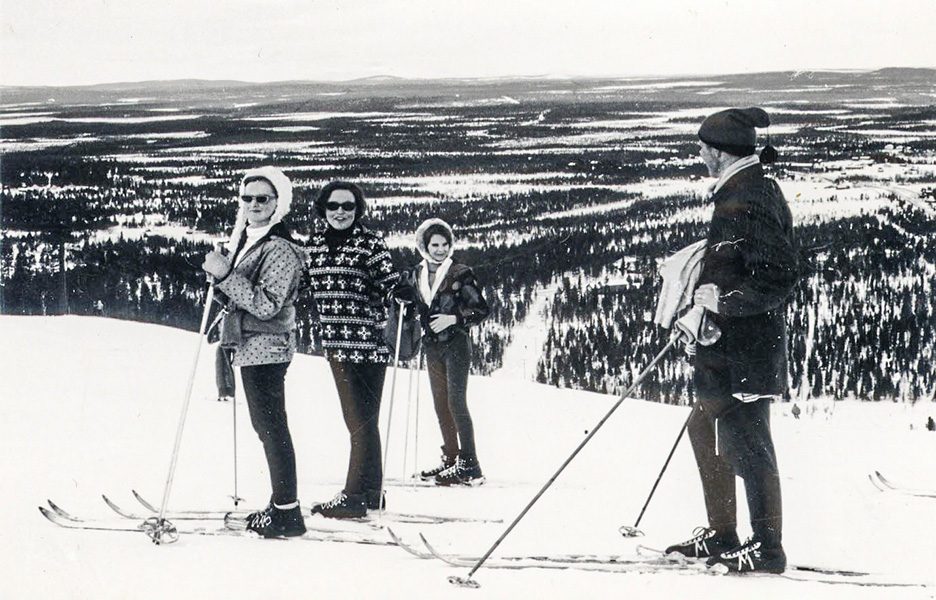 Sirkan kylässä sijaitsevalla Levitunturilla avattiin vuonna 1964 Eturinteen alueella pujottelurinne ja kapulahissi. Levin kehitys kansainväliseksi talvimatkailukeskukseksi oli alkanut. Kuva: Levi Ski Resort