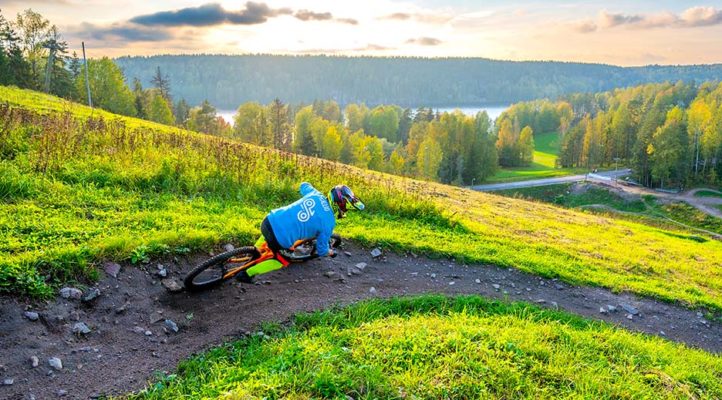 Nuuksio Bike Parkin valtit: upea luonto ja sijainti lähellä pääkaupunkia.