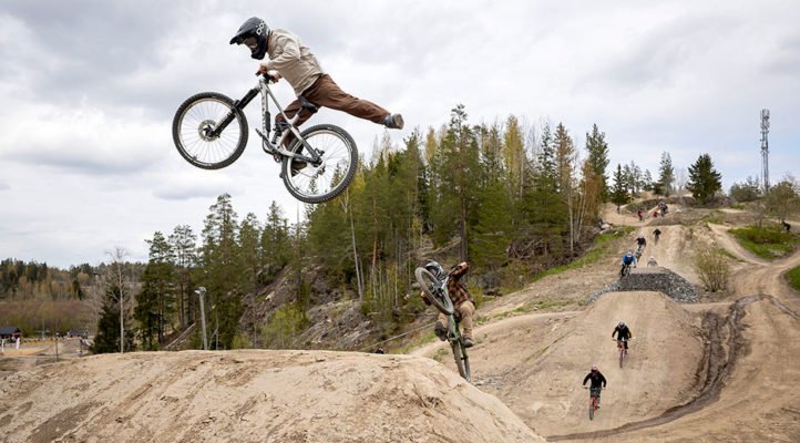 Tornari Bikepark kehittyy uusien yrittäjien johdolla entistä monipuolisemmaksi. Silti keskus on yhä etenkin osaavien kuskien suosiossa ja musta reitti on edelleen oikeasti musta.